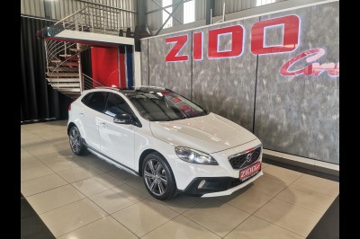 BUY VOLVO V40 2013, Motor Trader